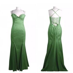 New w/ tags Pleated  Stretch  Taffeta  Gown Mermaid Tail Size 10